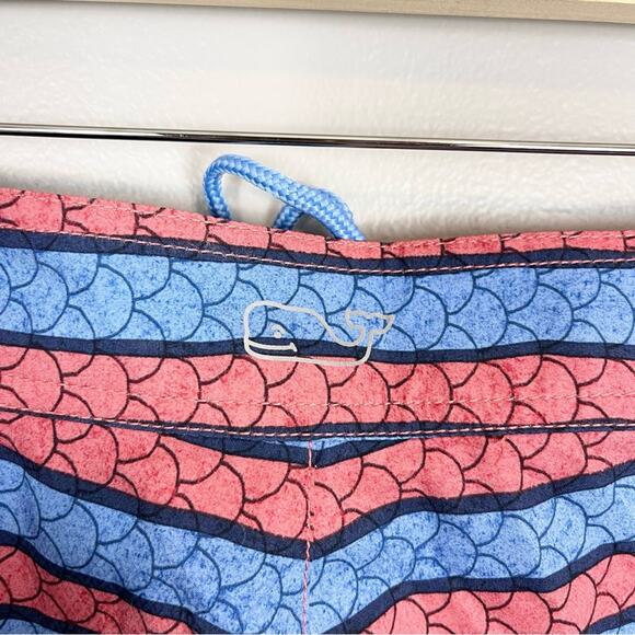 Vineyard Vines Board Shorts 9” Inseam Men’s size 28 striped - Picture 6 of 9